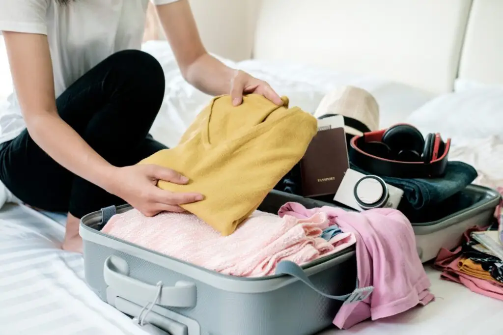 preparar maleta para viajes o vacaciones