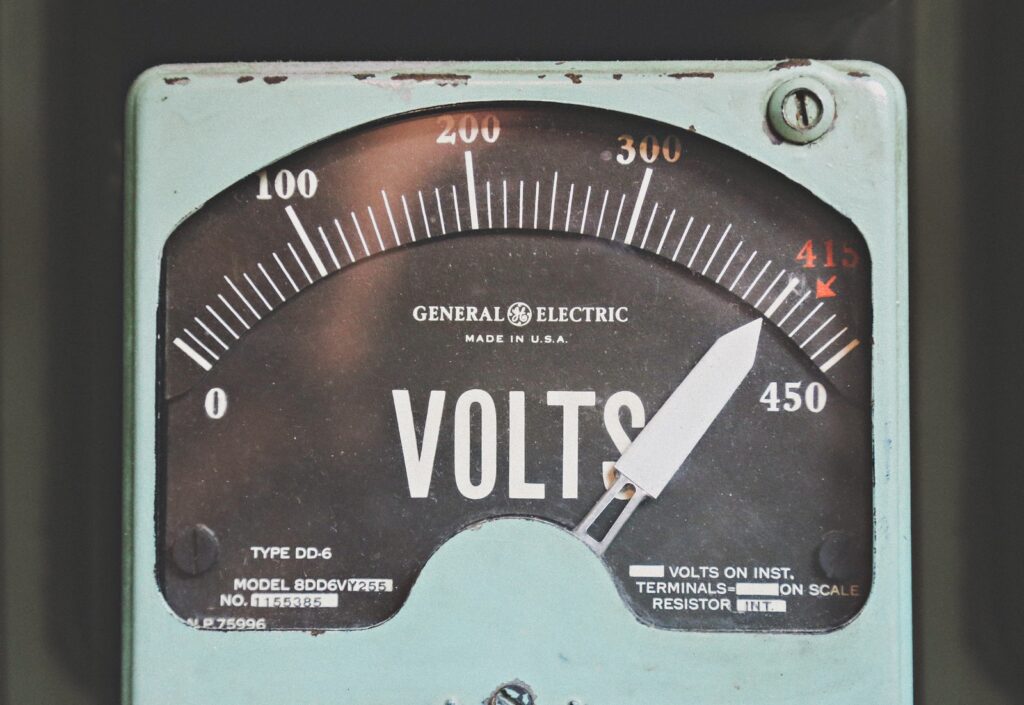 gray GE volt meter at 414
